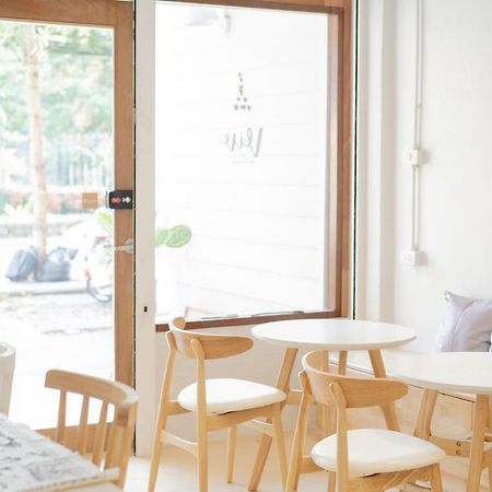 Viv Hometel&Cafe Чиангмай Екстериор снимка