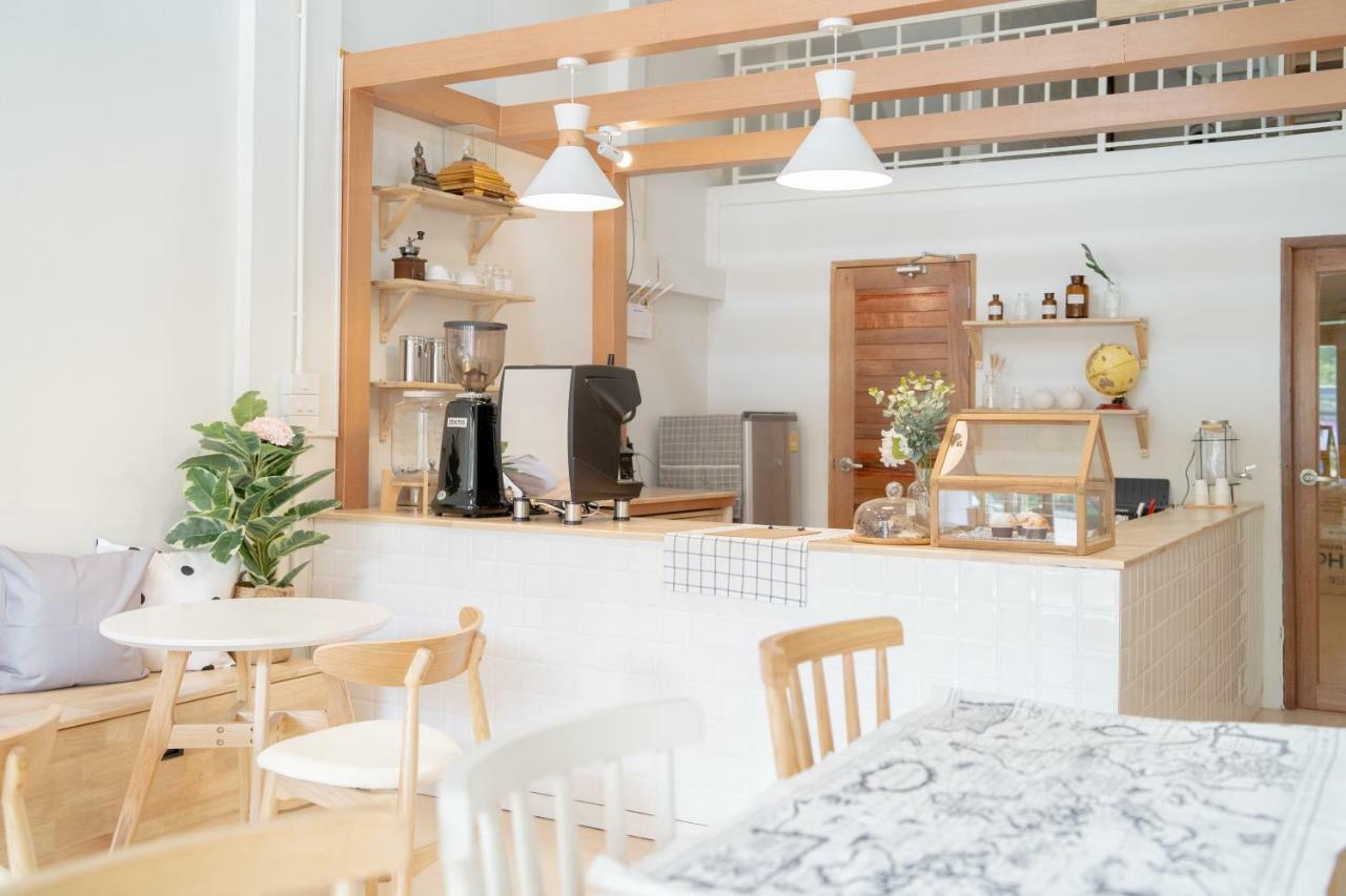 Viv Hometel&Cafe Чиангмай Екстериор снимка